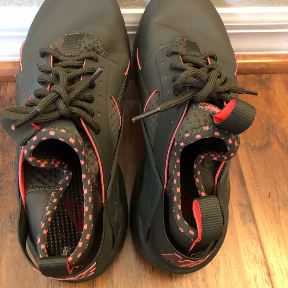 Nike - Picture 3 of 3